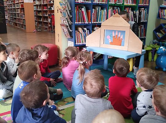 W bibliotece-zabawy paluszkowe o "Panach palcach"