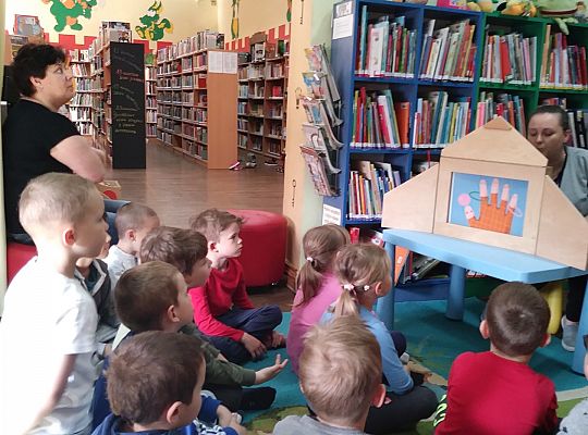 W bibliotece-zabawy paluszkowe o "Panach palcach"