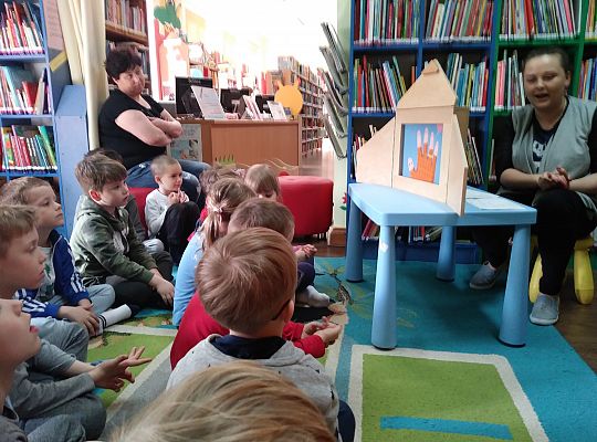 W bibliotece-zabawy paluszkowe o "Panach palcach"