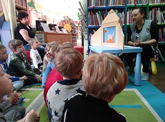 W bibliotece-zabawy paluszkowe o "Panach palcach"