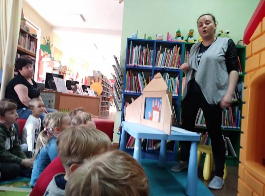 W bibliotece-zabawy paluszkowe o "Panach palcach"