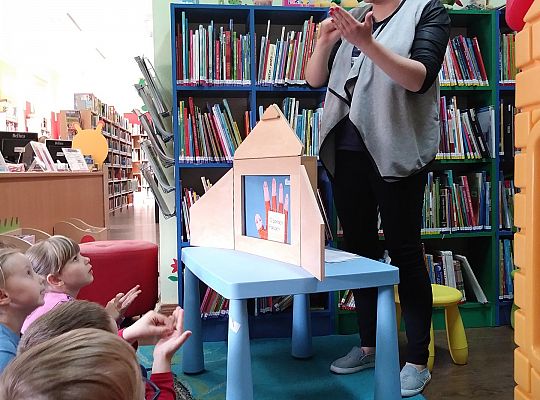W bibliotece-zabawy paluszkowe o "Panach palcach"
