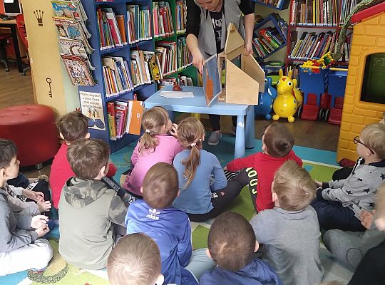 W bibliotece-zabawy paluszkowe o "Panach palcach"