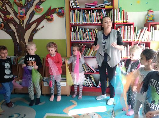 W bibliotece-zabawy paluszkowe o "Panach palcach"