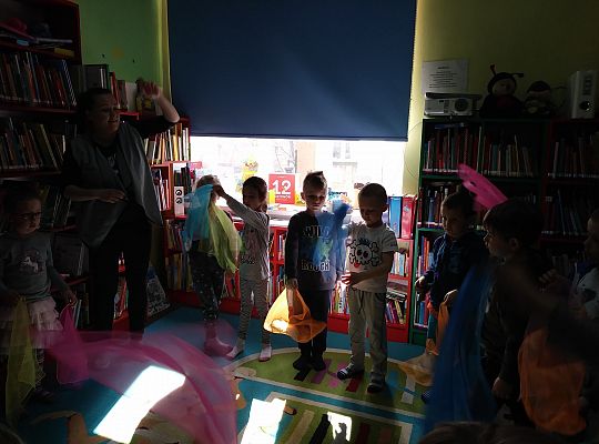 W bibliotece-zabawy paluszkowe o "Panach palcach"