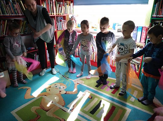 W bibliotece-zabawy paluszkowe o "Panach palcach"
