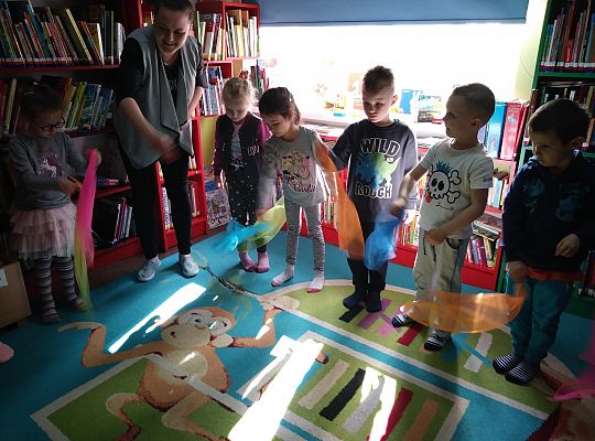 W bibliotece-zabawy paluszkowe o "Panach palcach"