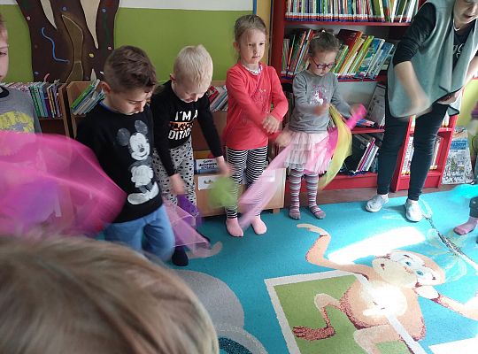 W bibliotece-zabawy paluszkowe o "Panach palcach"