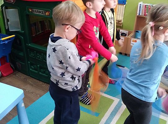 W bibliotece-zabawy paluszkowe o "Panach palcach"