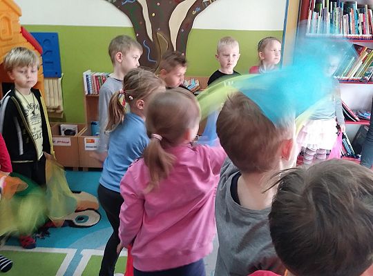 W bibliotece-zabawy paluszkowe o "Panach palcach"