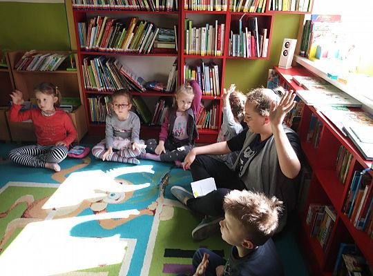 W bibliotece-zabawy paluszkowe o "Panach palcach"