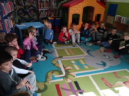 W bibliotece-zabawy paluszkowe o "Panach palcach"