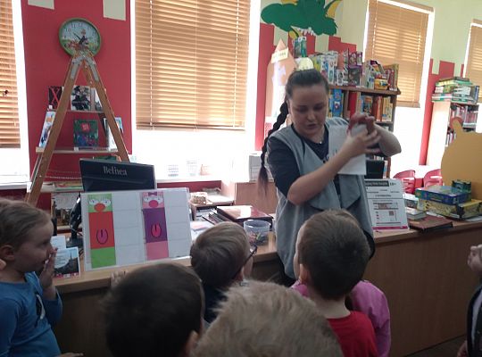 W bibliotece-zabawy paluszkowe o "Panach palcach"