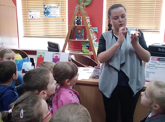 W bibliotece-zabawy paluszkowe o "Panach palcach"