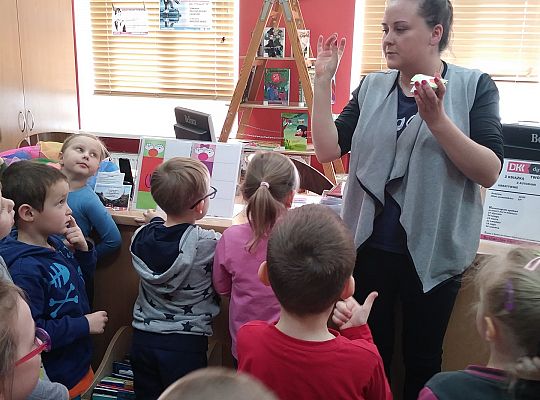 W bibliotece-zabawy paluszkowe o "Panach palcach"