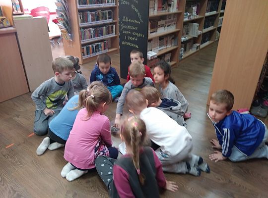 W bibliotece-zabawy paluszkowe o "Panach palcach"