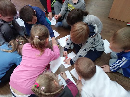 W bibliotece-zabawy paluszkowe o "Panach palcach"