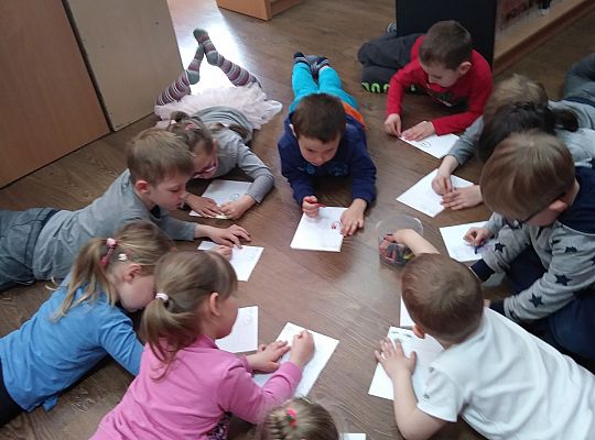 W bibliotece-zabawy paluszkowe o "Panach palcach"