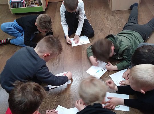 W bibliotece-zabawy paluszkowe o "Panach palcach"