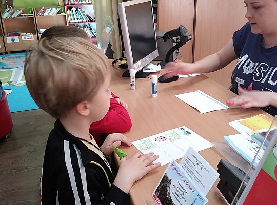 W bibliotece-zabawy paluszkowe o "Panach palcach"