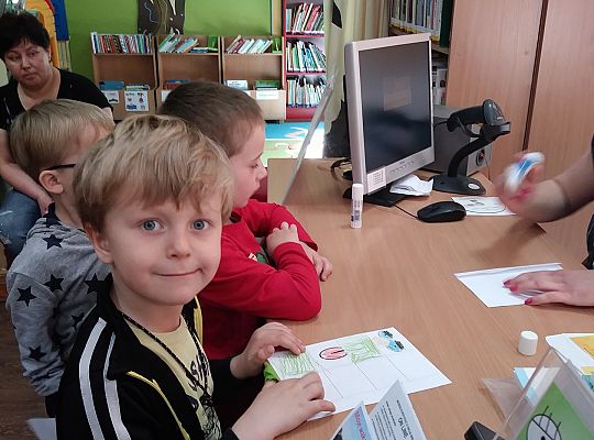 W bibliotece-zabawy paluszkowe o "Panach palcach"