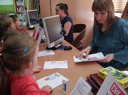 W bibliotece-zabawy paluszkowe o "Panach palcach"