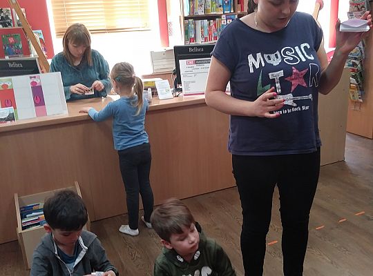 W bibliotece-zabawy paluszkowe o "Panach palcach"