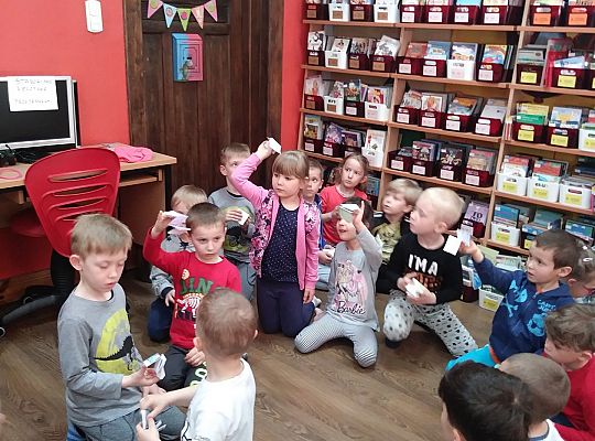 W bibliotece-zabawy paluszkowe o "Panach palcach"