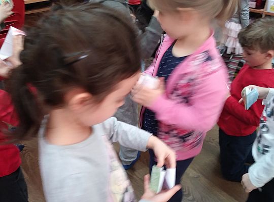 W bibliotece-zabawy paluszkowe o "Panach palcach"