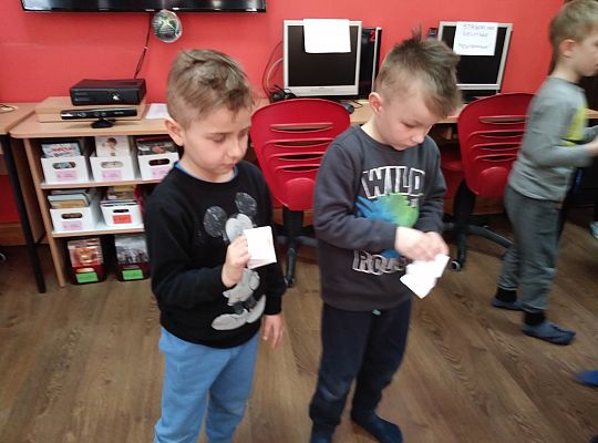 W bibliotece-zabawy paluszkowe o "Panach palcach"