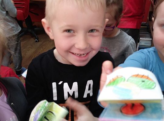 W bibliotece-zabawy paluszkowe o "Panach palcach"