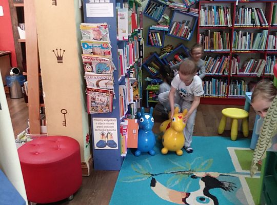 W bibliotece-zabawy paluszkowe o "Panach palcach"