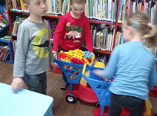 W bibliotece-zabawy paluszkowe o "Panach palcach"