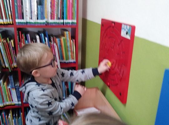 W bibliotece-zabawy paluszkowe o "Panach palcach"