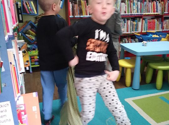 W bibliotece-zabawy paluszkowe o "Panach palcach"