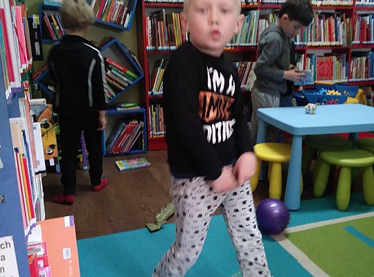 W bibliotece-zabawy paluszkowe o "Panach palcach"