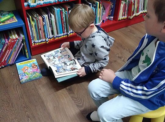 W bibliotece-zabawy paluszkowe o "Panach palcach"