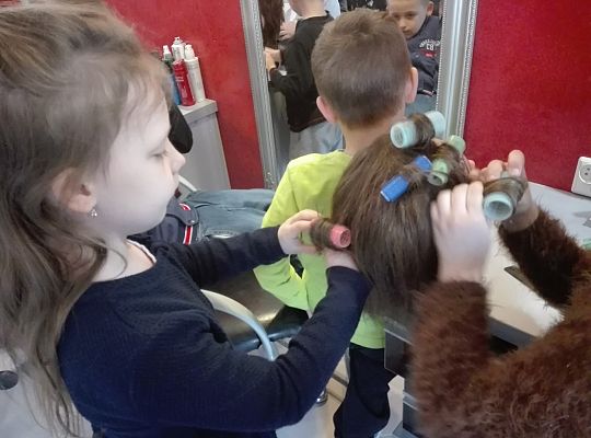 Fryzury,masaże i inne przyjemności-wizyta w zakładzie fryzjerskim