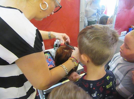 Fryzury,masaże i inne przyjemności-wizyta w zakładzie fryzjerskim