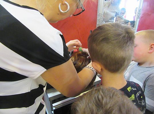 Fryzury,masaże i inne przyjemności-wizyta w zakładzie fryzjerskim