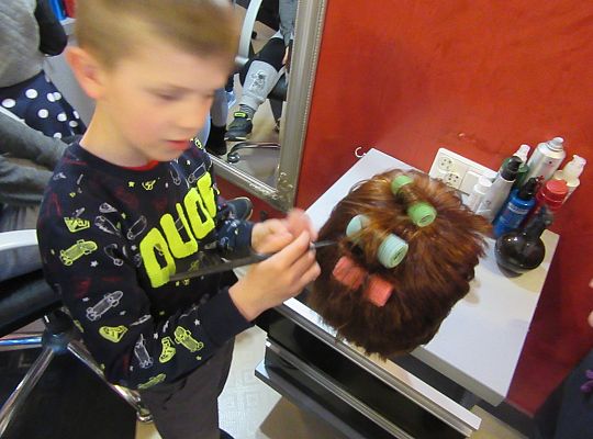 Fryzury,masaże i inne przyjemności-wizyta w zakładzie fryzjerskim