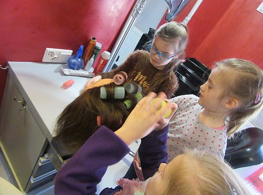 Fryzury,masaże i inne przyjemności-wizyta w zakładzie fryzjerskim