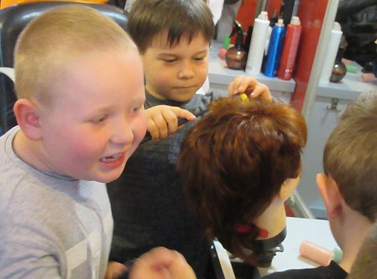 Fryzury,masaże i inne przyjemności-wizyta w zakładzie fryzjerskim