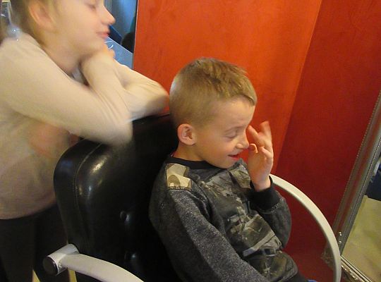 Fryzury,masaże i inne przyjemności-wizyta w zakładzie fryzjerskim