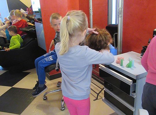 Fryzury,masaże i inne przyjemności-wizyta w zakładzie fryzjerskim