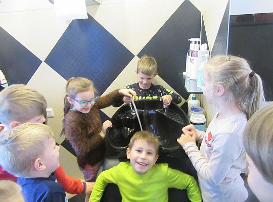 Fryzury,masaże i inne przyjemności-wizyta w zakładzie fryzjerskim