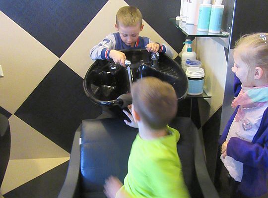 Fryzury,masaże i inne przyjemności-wizyta w zakładzie fryzjerskim