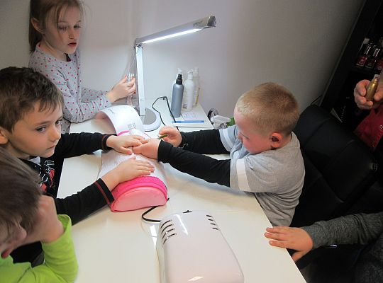 Fryzury,masaże i inne przyjemności-wizyta w zakładzie fryzjerskim