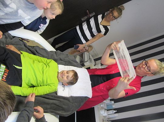 Fryzury,masaże i inne przyjemności-wizyta w zakładzie fryzjerskim