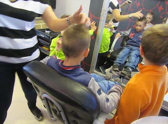 Fryzury,masaże i inne przyjemności-wizyta w zakładzie fryzjerskim